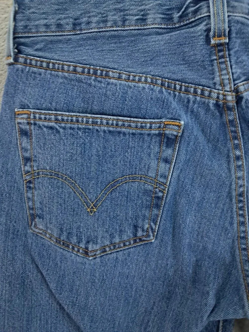 Levis 501 XX Jeans Men 33x33, Tag 34x34 Blue Denim Button Fly Relaxed Straight